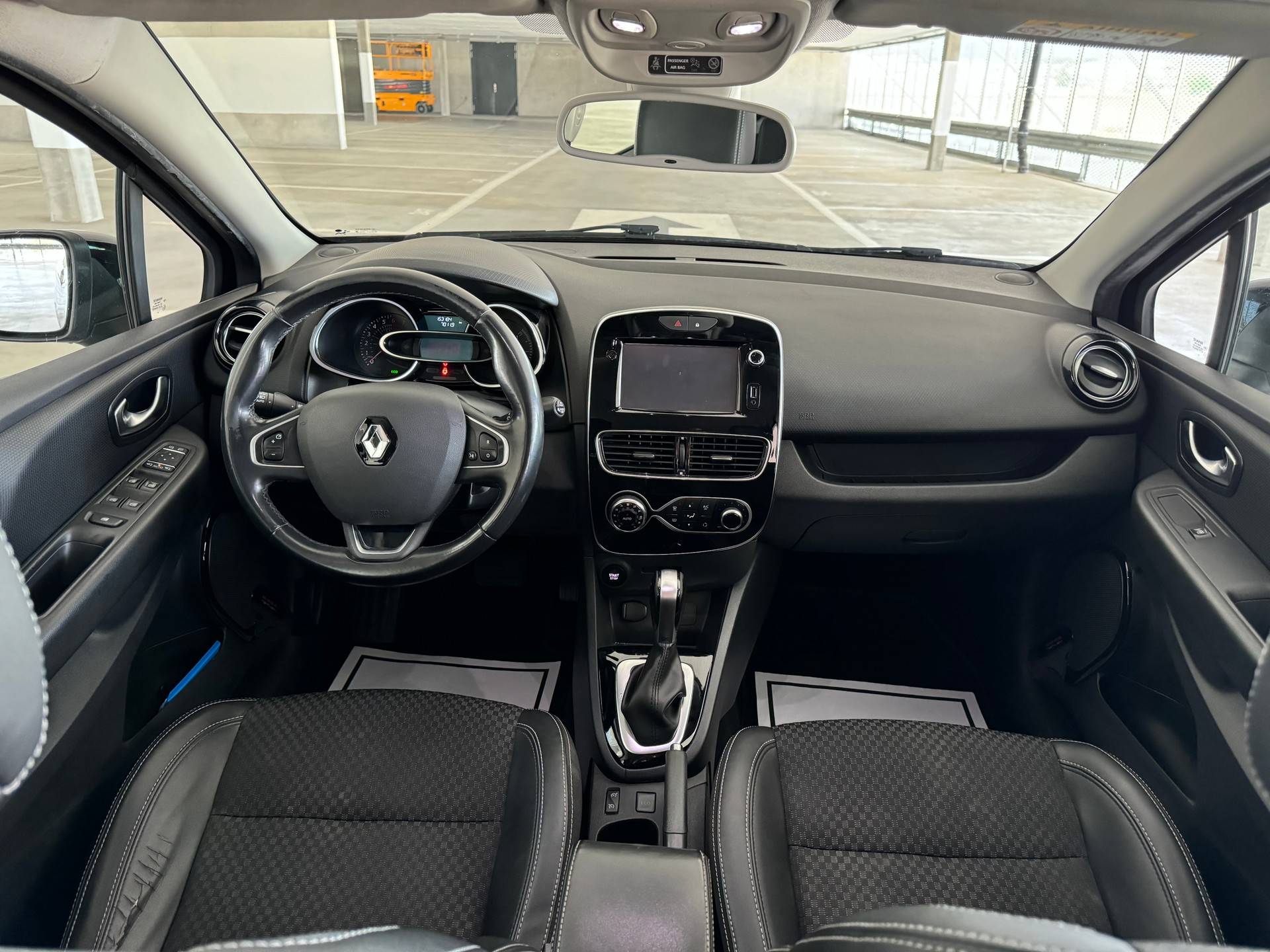 RENAULT Clio 1.2 16V T Intens EDC-image-11
