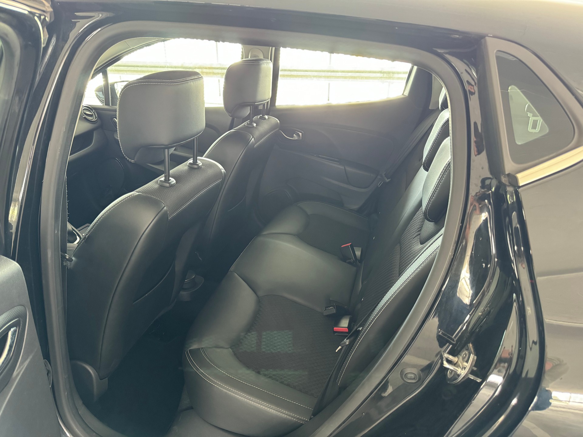 RENAULT Clio 1.2 16V T Intens EDC-image-14