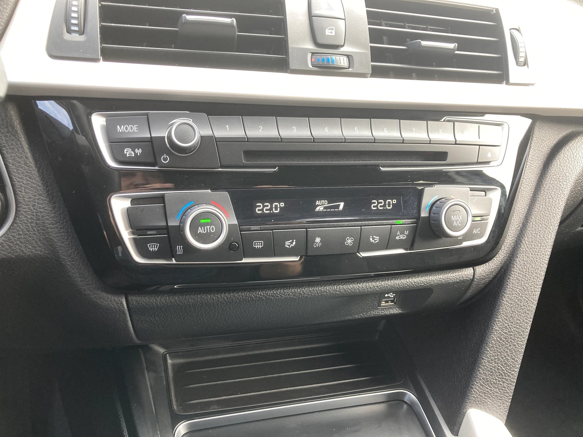 BMW 318d Touring Steptronic-image-12