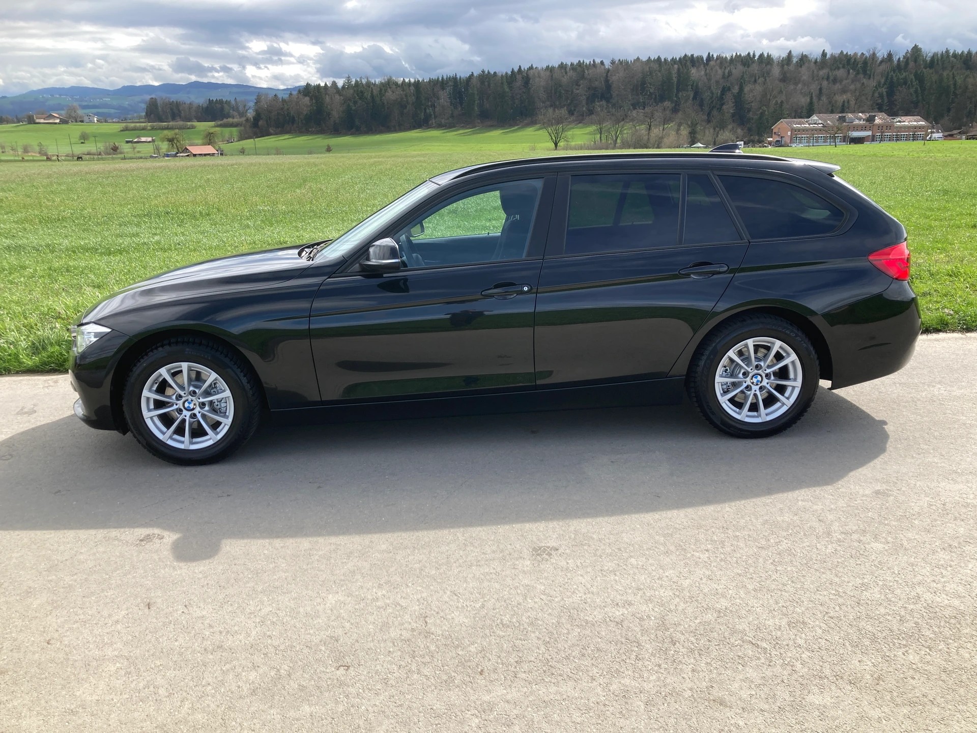 BMW 318d Touring Steptronic-image-4
