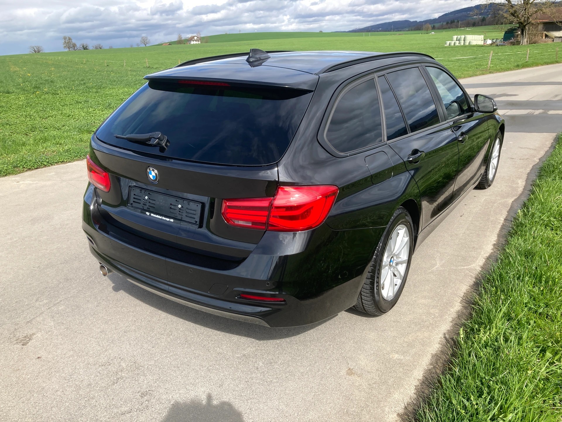 BMW 318d Touring Steptronic-image-2