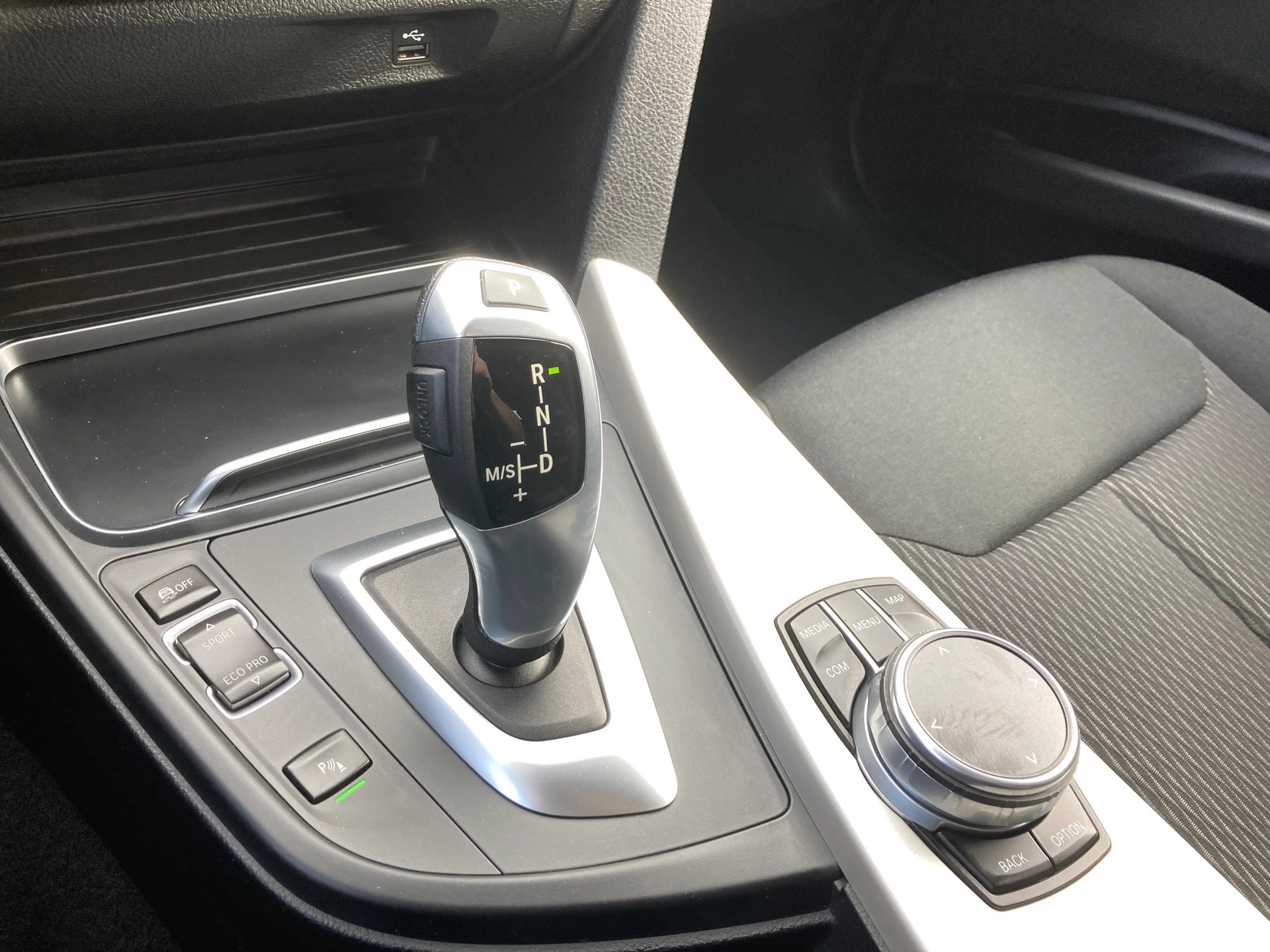 BMW 318d Touring Steptronic-image-14