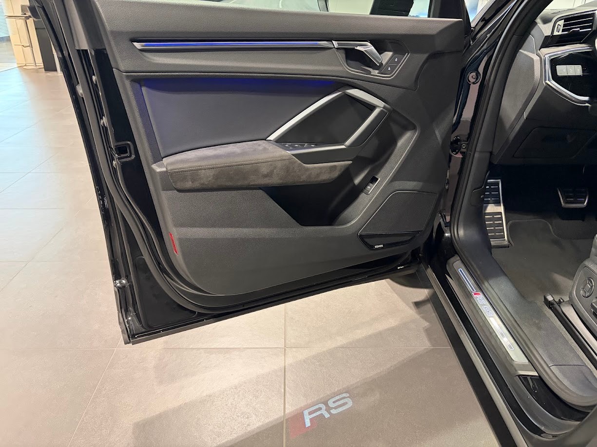 AUDI RS Q3 2.5 TFSI quattro S tronic-image-2