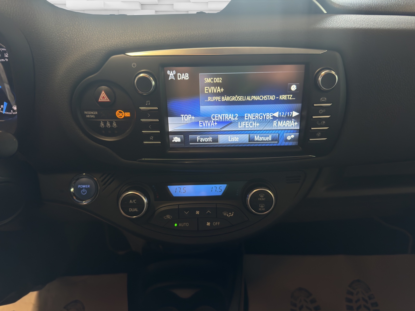 TOYOTA Yaris 1.5 VVT-i Hybrid Y20 e-CVT-image-12