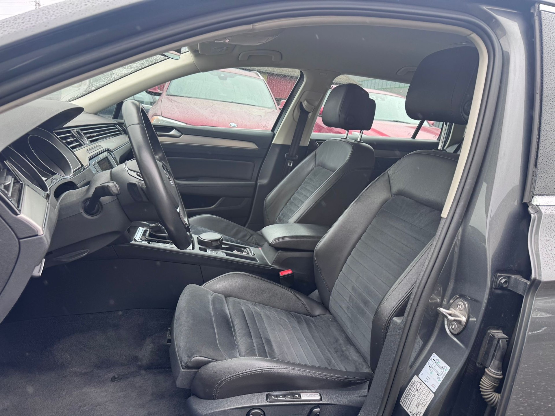 VW Passat Variant 2.0 TDI BMT Family DSG-image-8