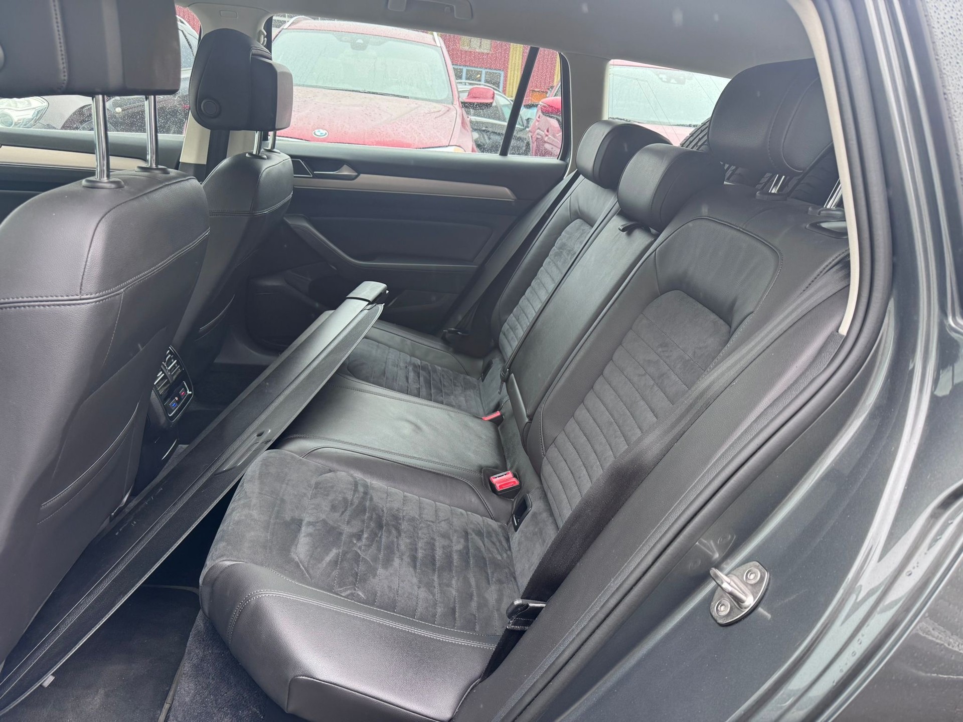 VW Passat Variant 2.0 TDI BMT Family DSG-image-7