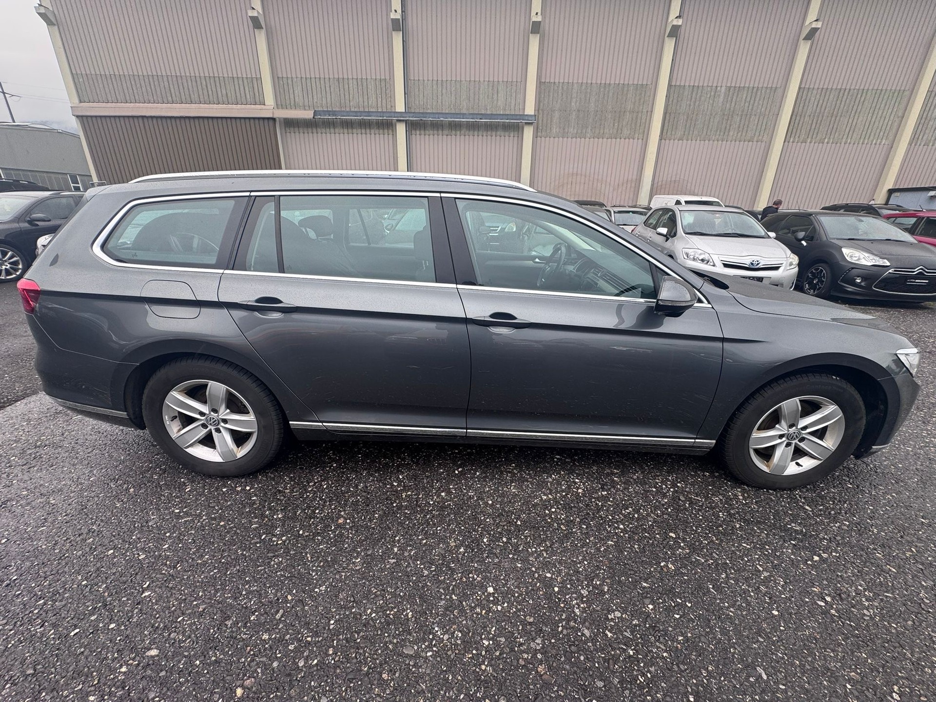 VW Passat Variant 2.0 TDI BMT Family DSG-image-6
