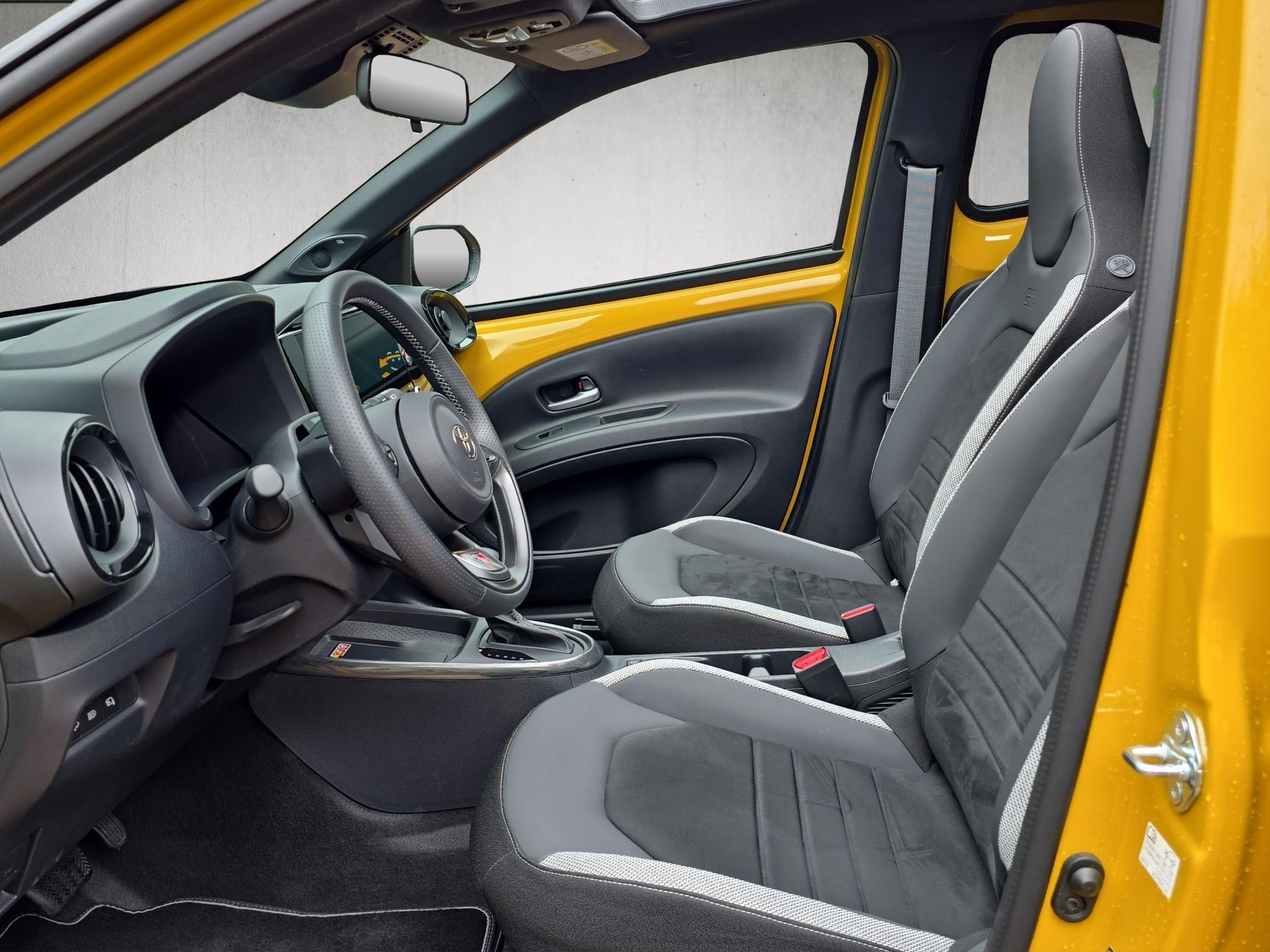 TOYOTA Aygo X 1.5 VVT-i HSD GR Sport-image-8