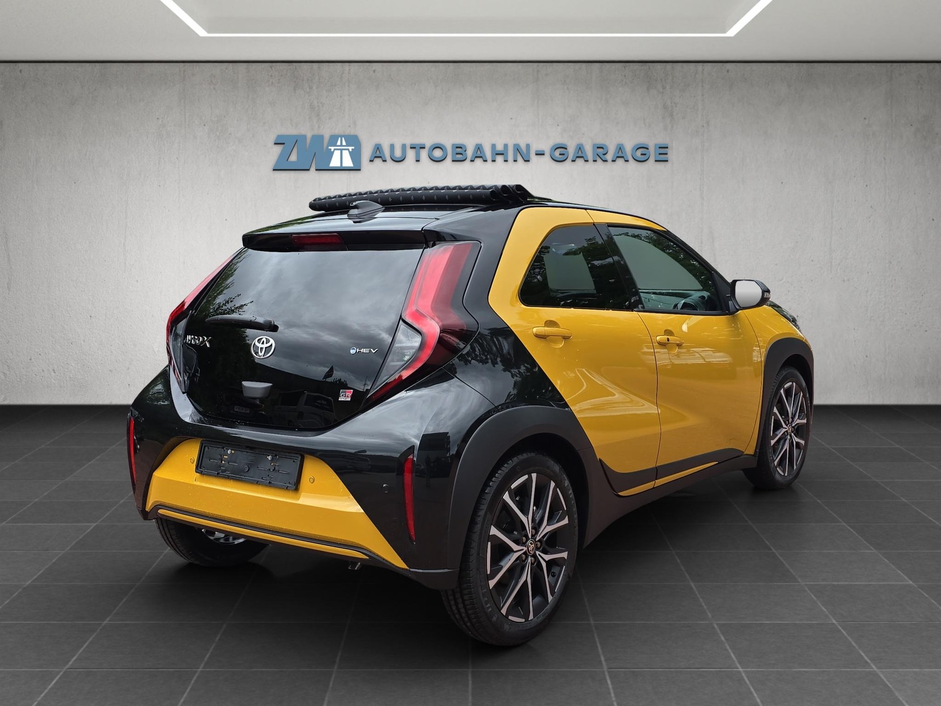 TOYOTA Aygo X 1.5 VVT-i HSD GR Sport-image-4