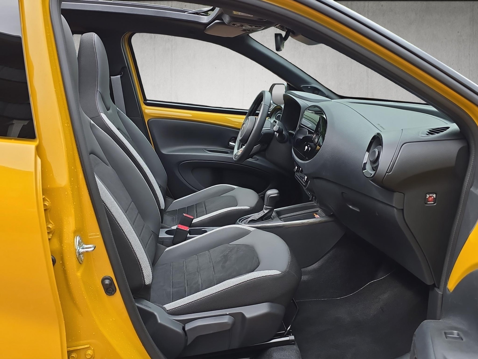 TOYOTA Aygo X 1.5 VVT-i HSD GR Sport-image-13