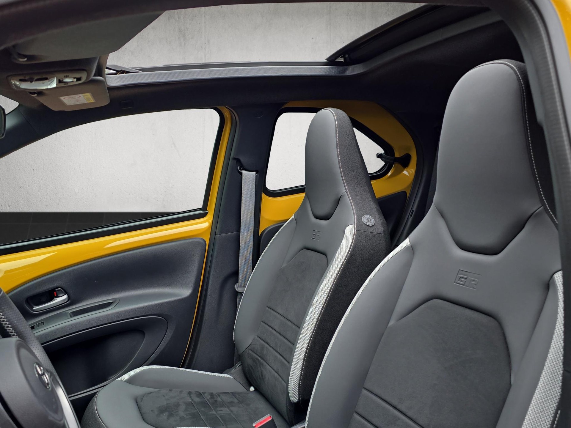 TOYOTA Aygo X 1.5 VVT-i HSD GR Sport-image-9