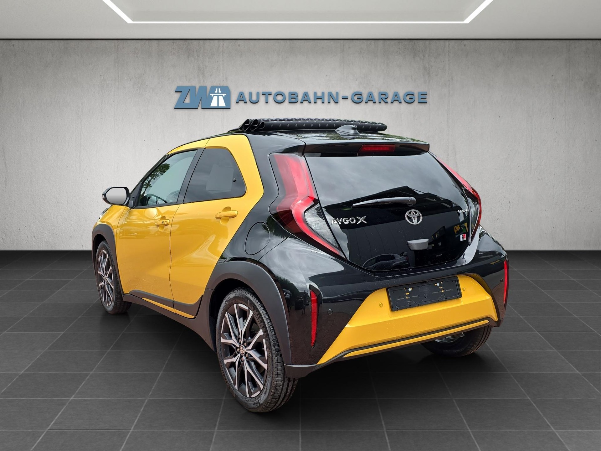 TOYOTA Aygo X 1.5 VVT-i HSD GR Sport-image-2