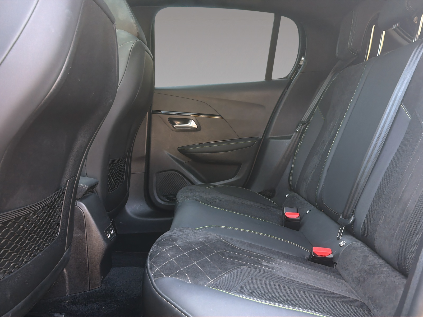 PEUGEOT 208 e-GT Pack-image-17
