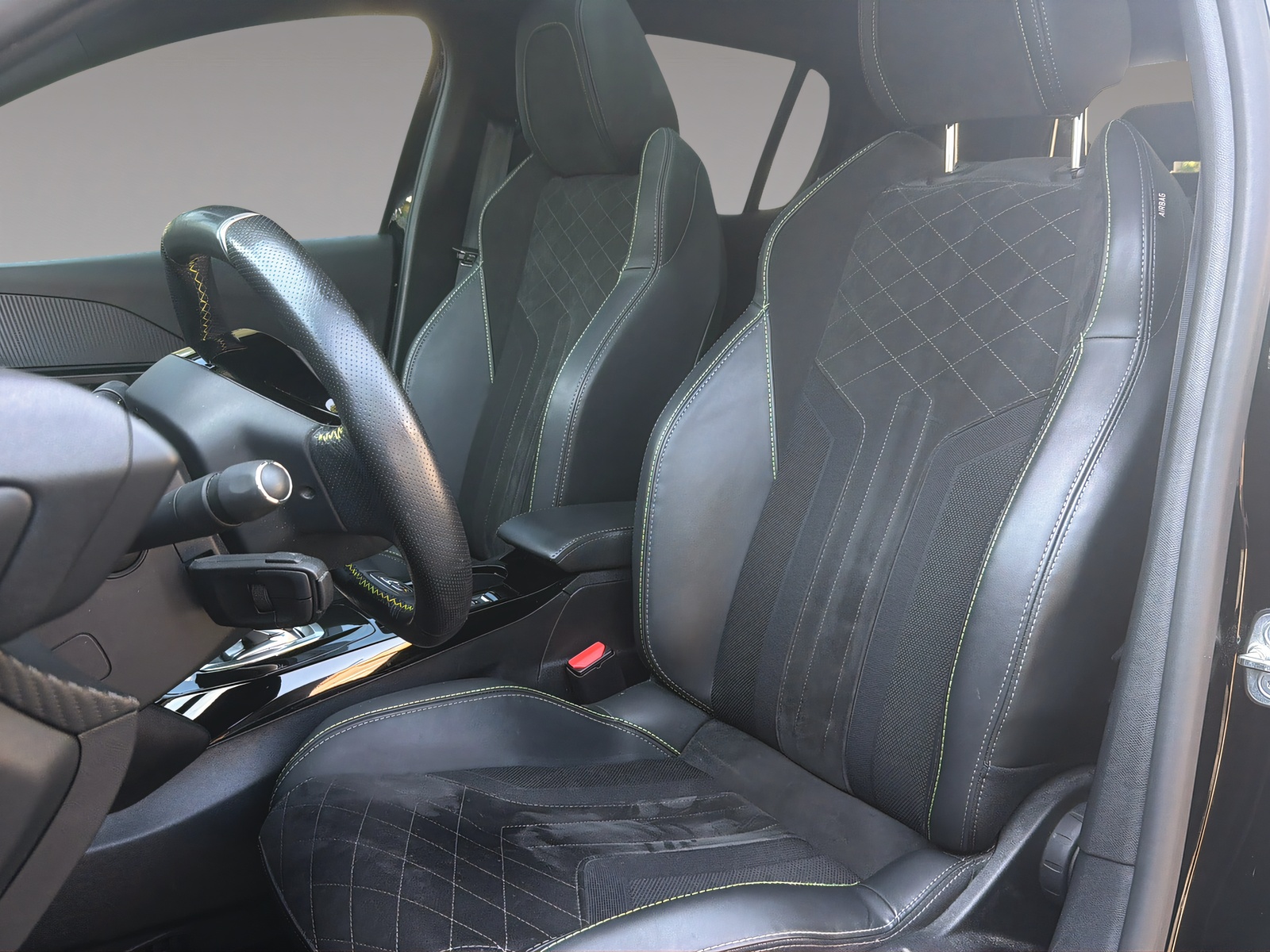 PEUGEOT 208 e-GT Pack-image-5