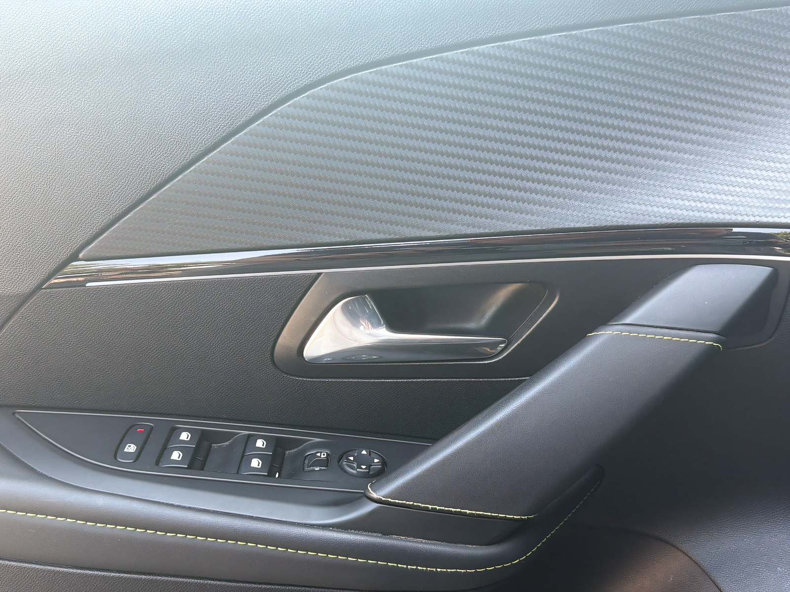 PEUGEOT 208 e-GT Pack-image-16