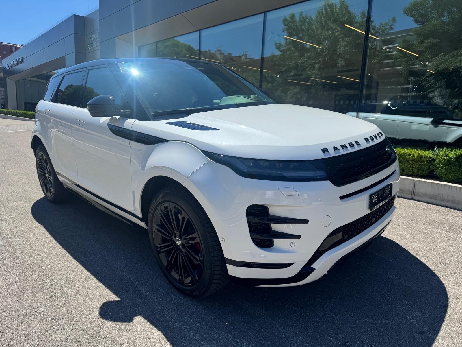 LAND ROVER 1.5 T 270e Autobiography-image-0