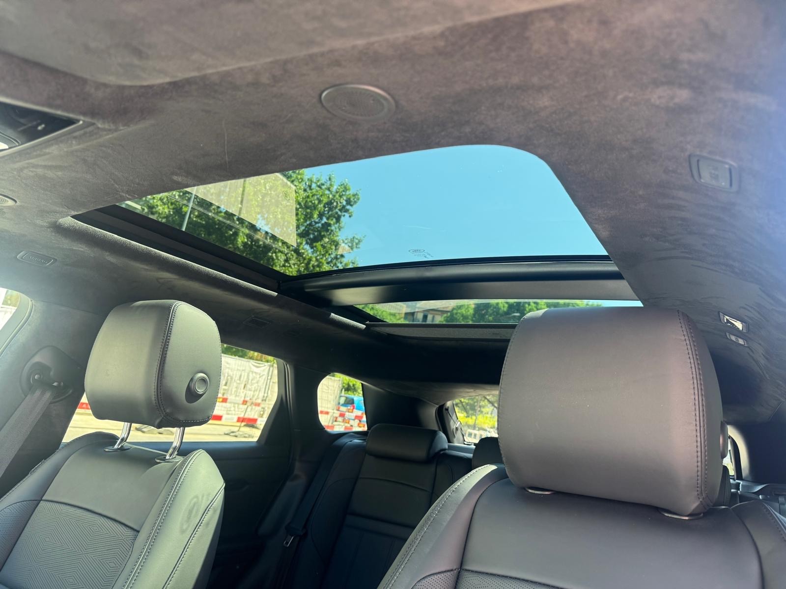 LAND ROVER 1.5 T 270e Autobiography-image-3