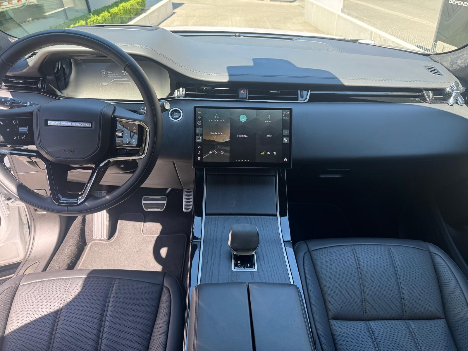 LAND ROVER 1.5 T 270e Autobiography-image-5