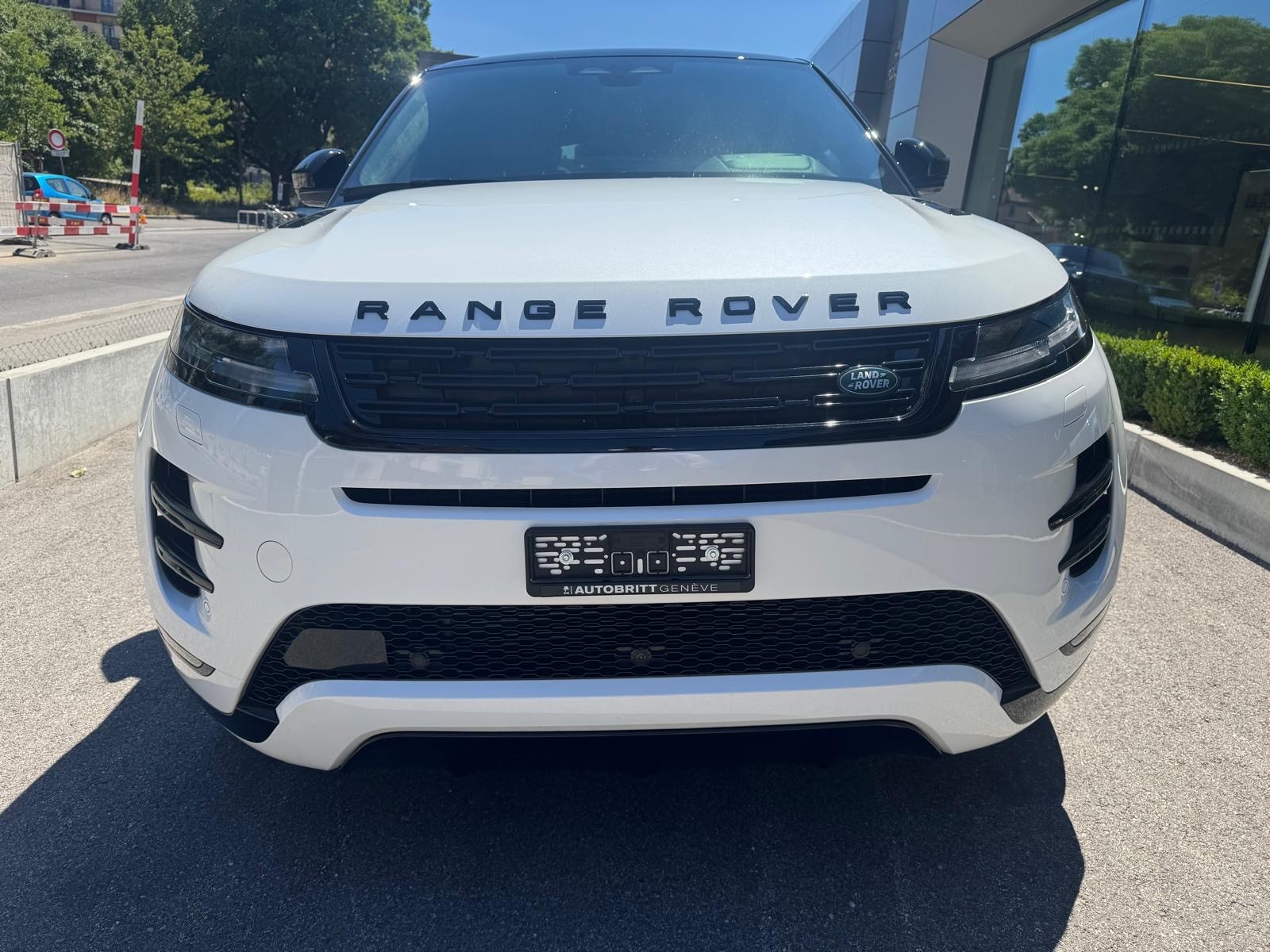 LAND ROVER 1.5 T 270e Autobiography-image-2