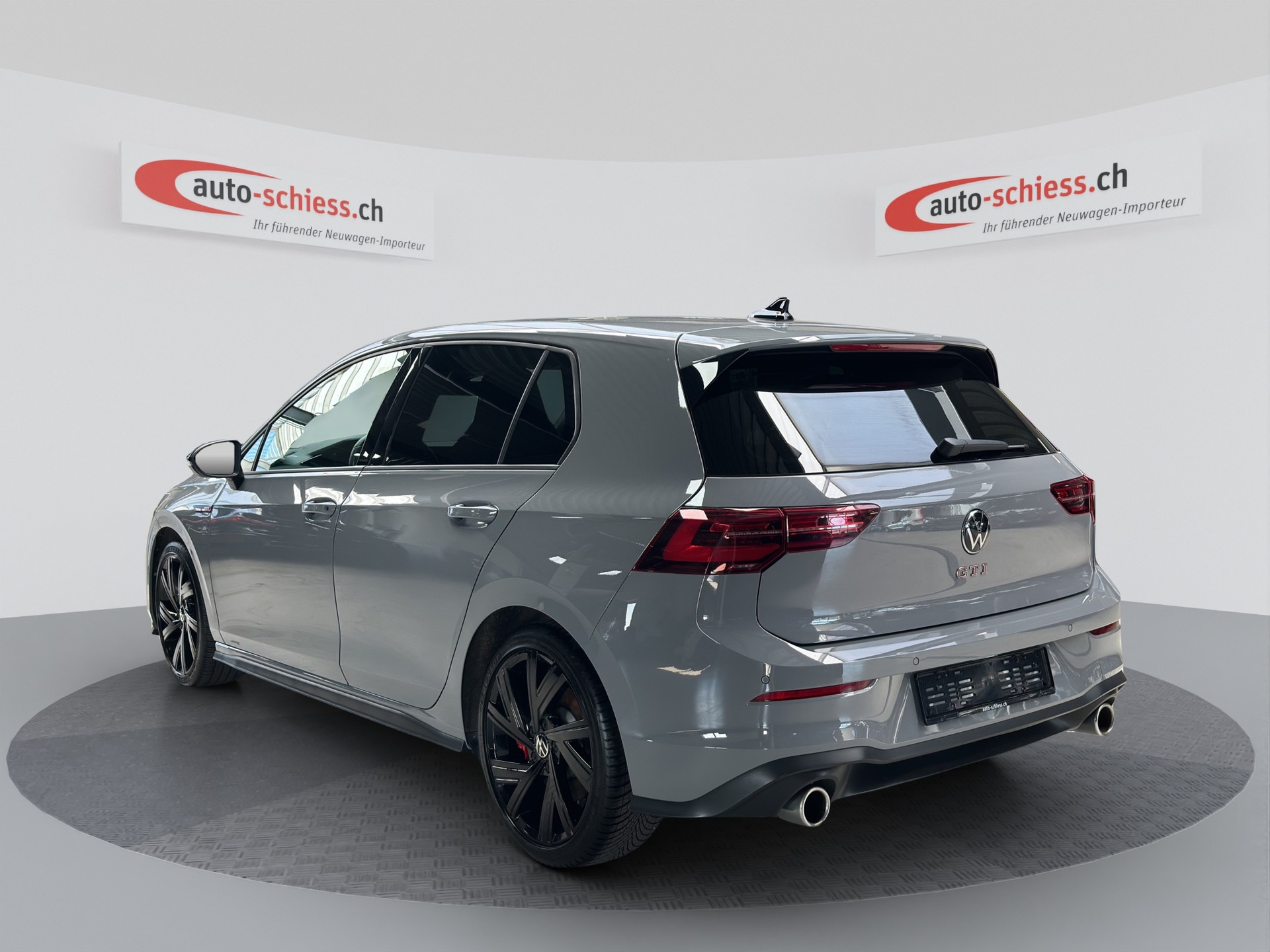 VW Golf 2.0 TSI GTI DSG Black Style-image-2