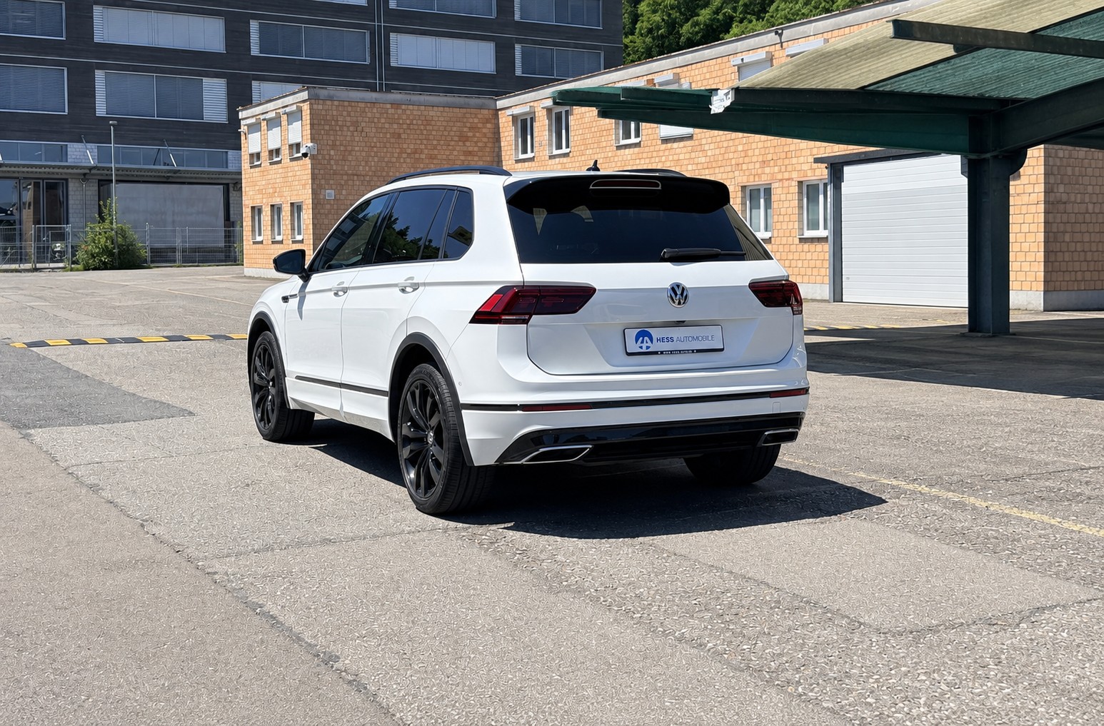 VW Tiguan 2.0TSI R-Line 4Motion DSG-image-3