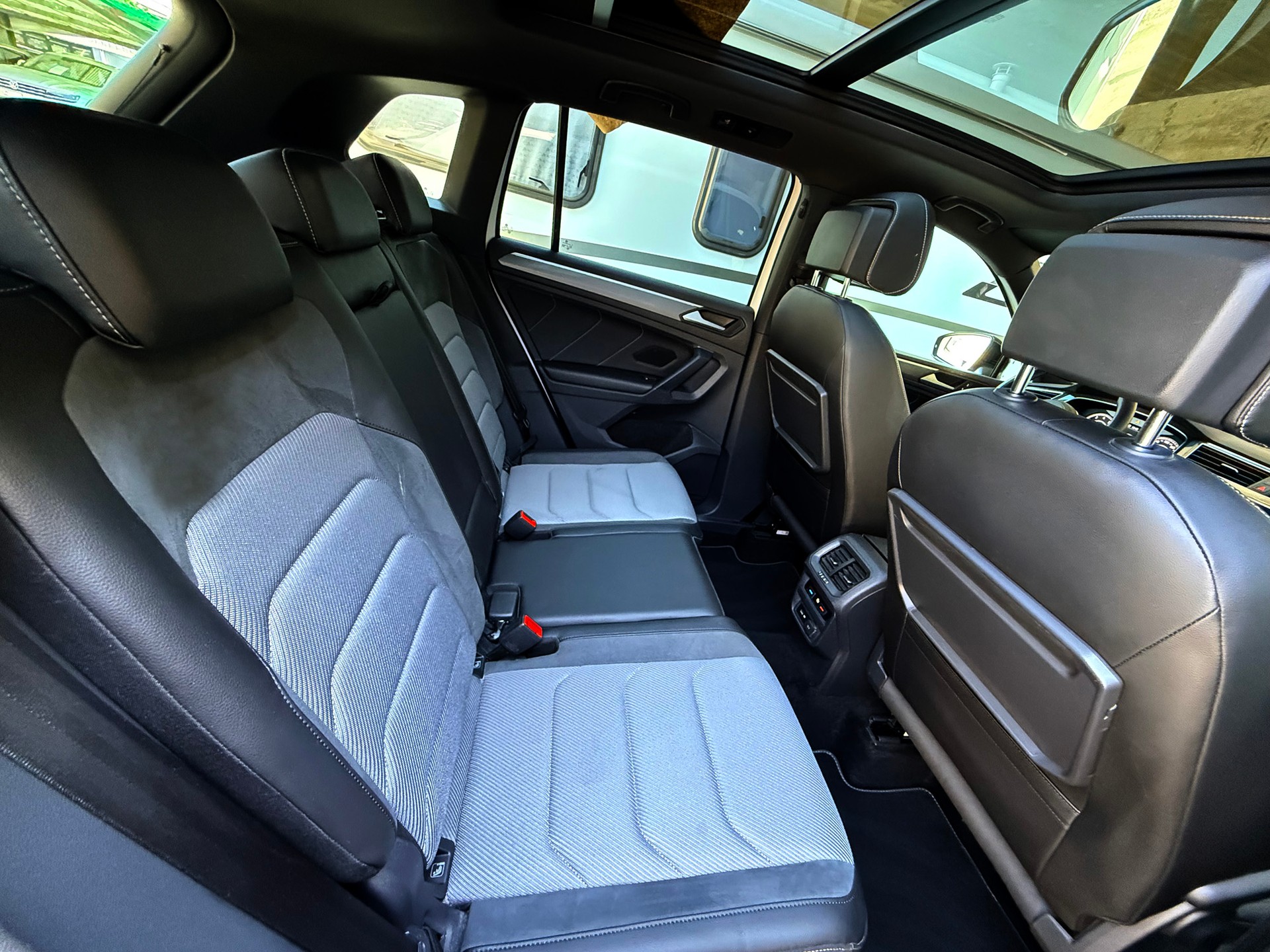 VW Tiguan 2.0TSI R-Line 4Motion DSG-image-9