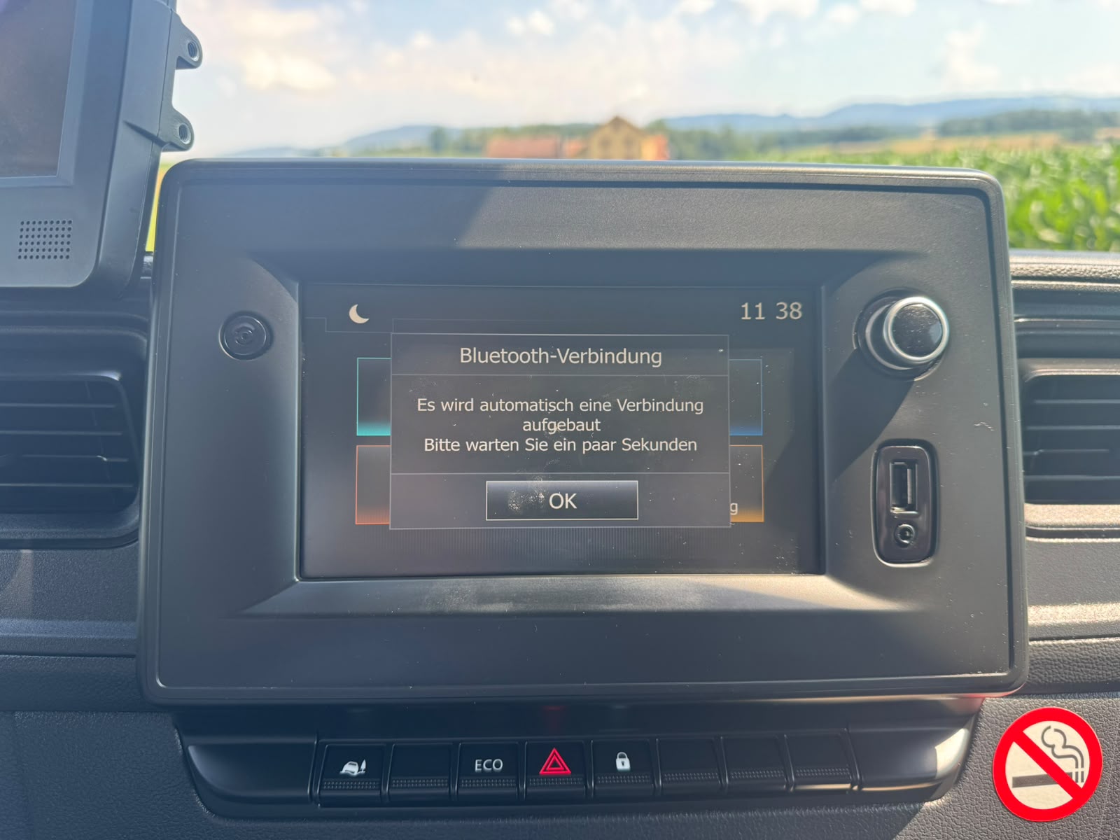 RENAULT Crafter 35 2.0 TDI L3 A mit Hebebühne und Anhängerkupplung-image-12
