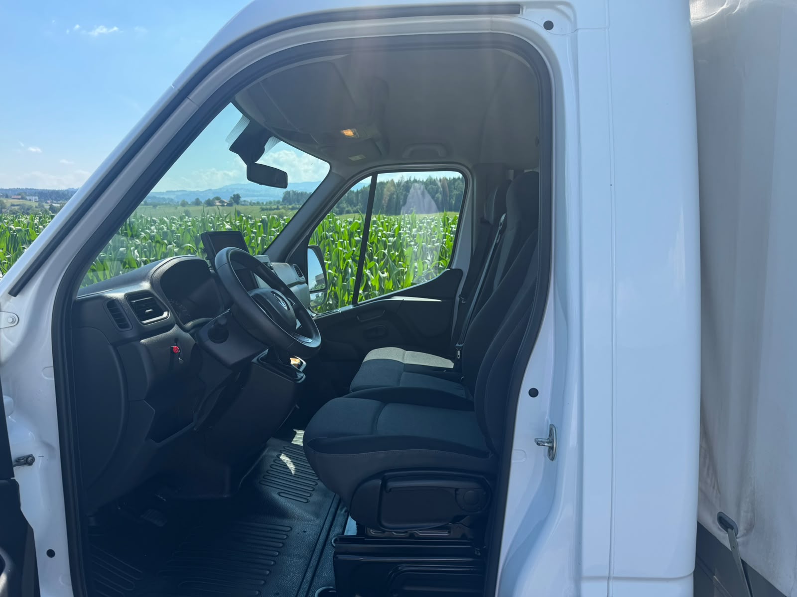 RENAULT Crafter 35 2.0 TDI L3 A mit Hebebühne und Anhängerkupplung-image-6