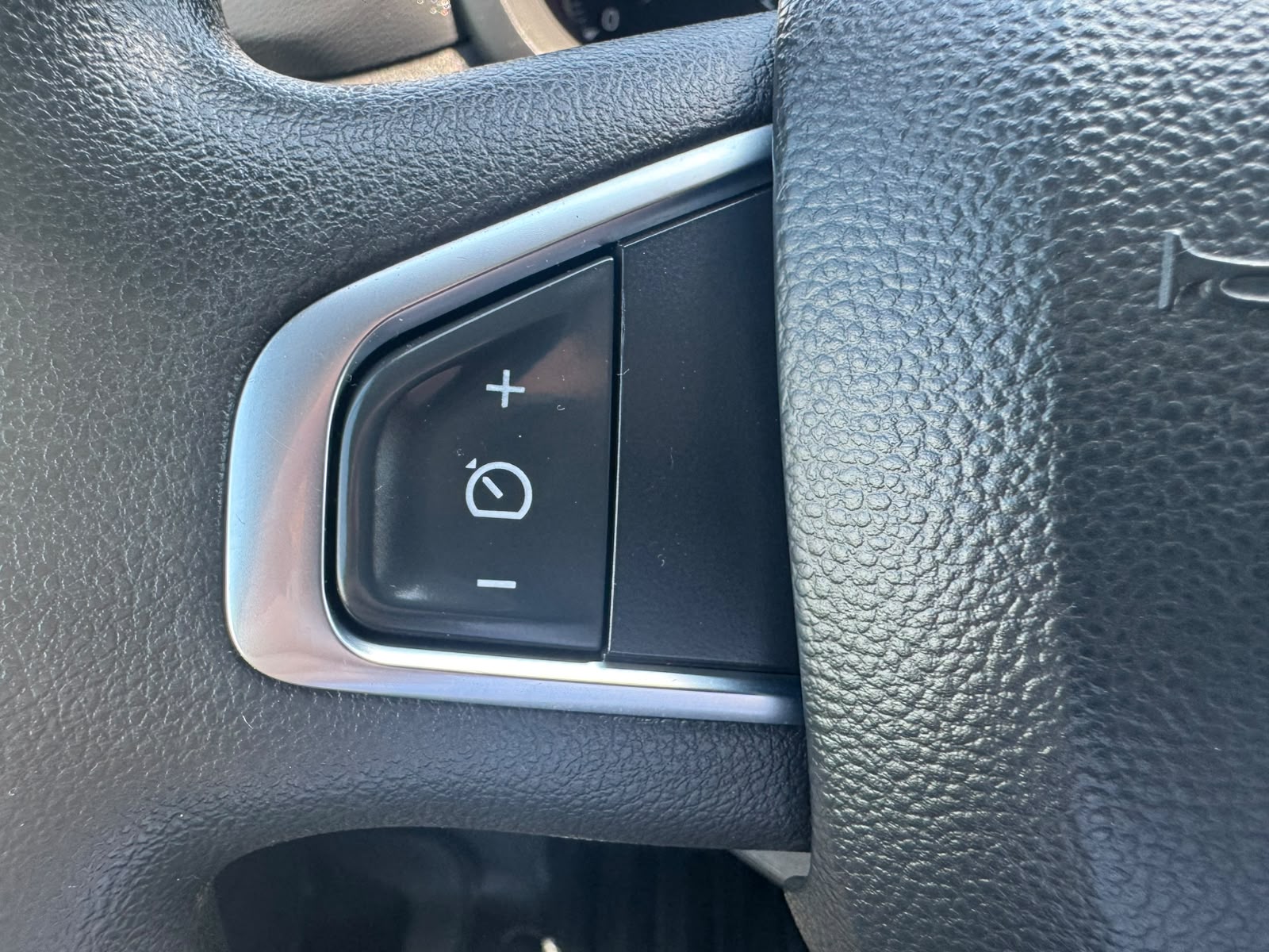 RENAULT Crafter 35 2.0 TDI L3 A mit Hebebühne und Anhängerkupplung-image-14