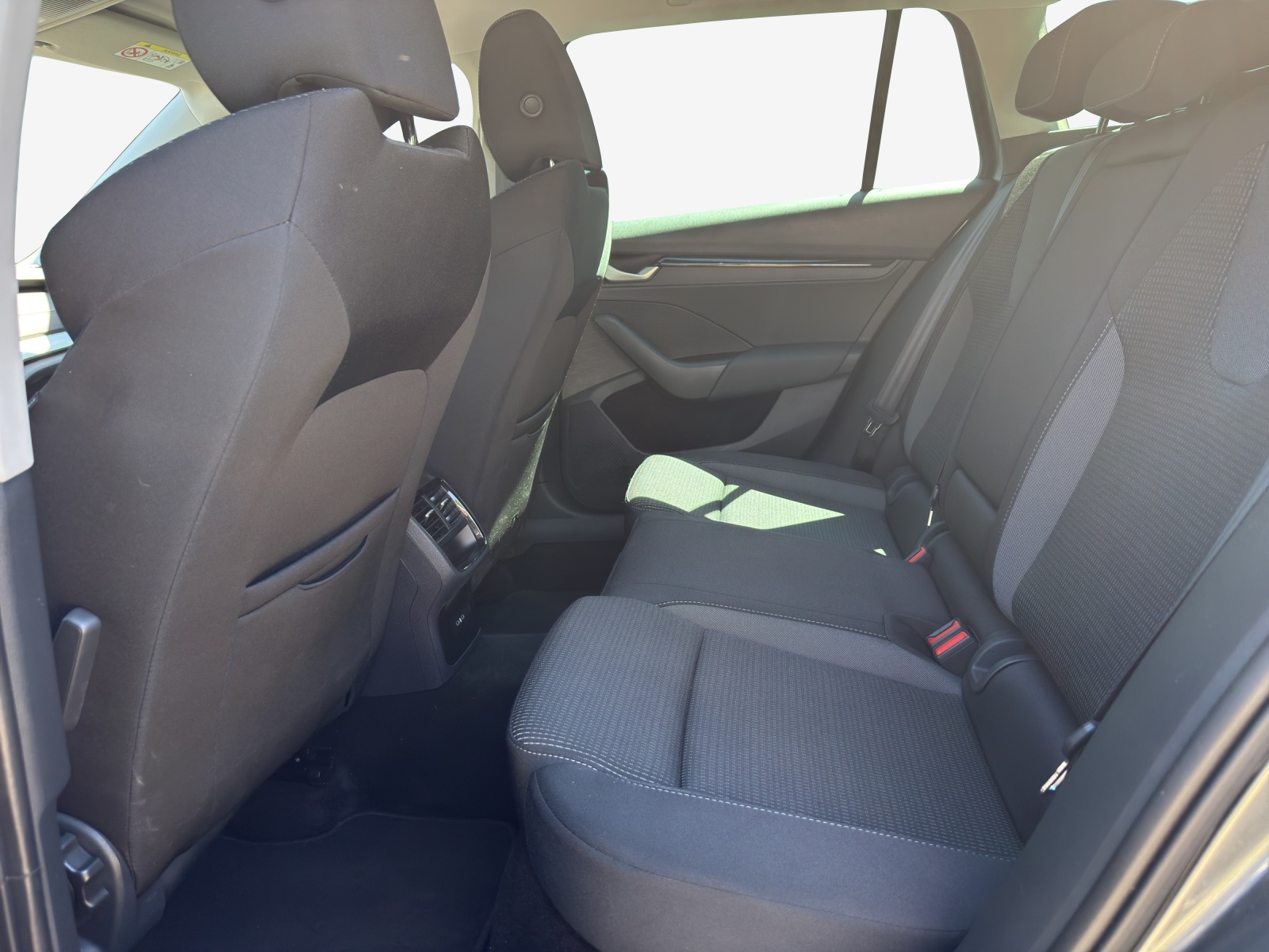 SKODA Octavia Combi 1.5 TSI mHEV DSG Dynamic-image-11