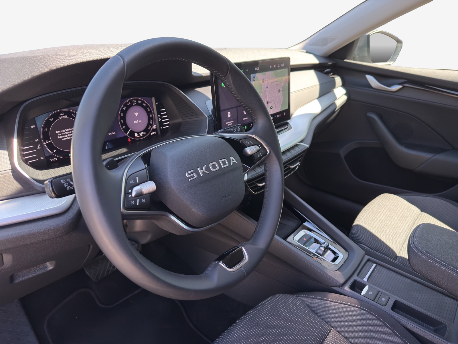 SKODA Octavia Combi 1.5 TSI mHEV DSG Dynamic-image-13
