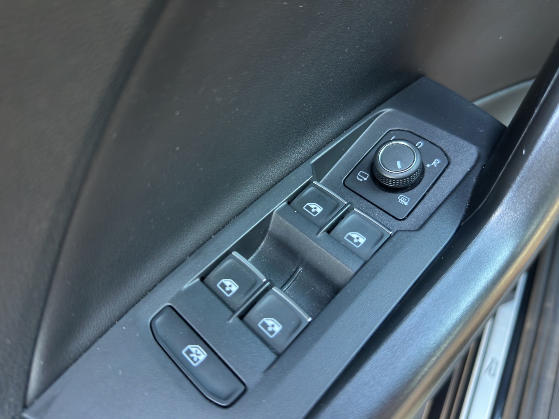 VW R-Line-image-11