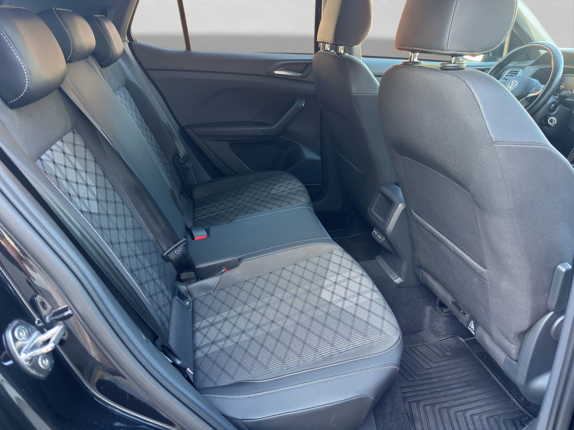 VW R-Line-image-13
