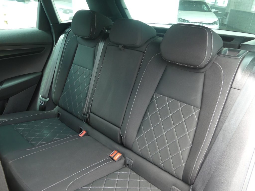 SKODA Karoq 1.5 TSI SportLine DSG-image-11