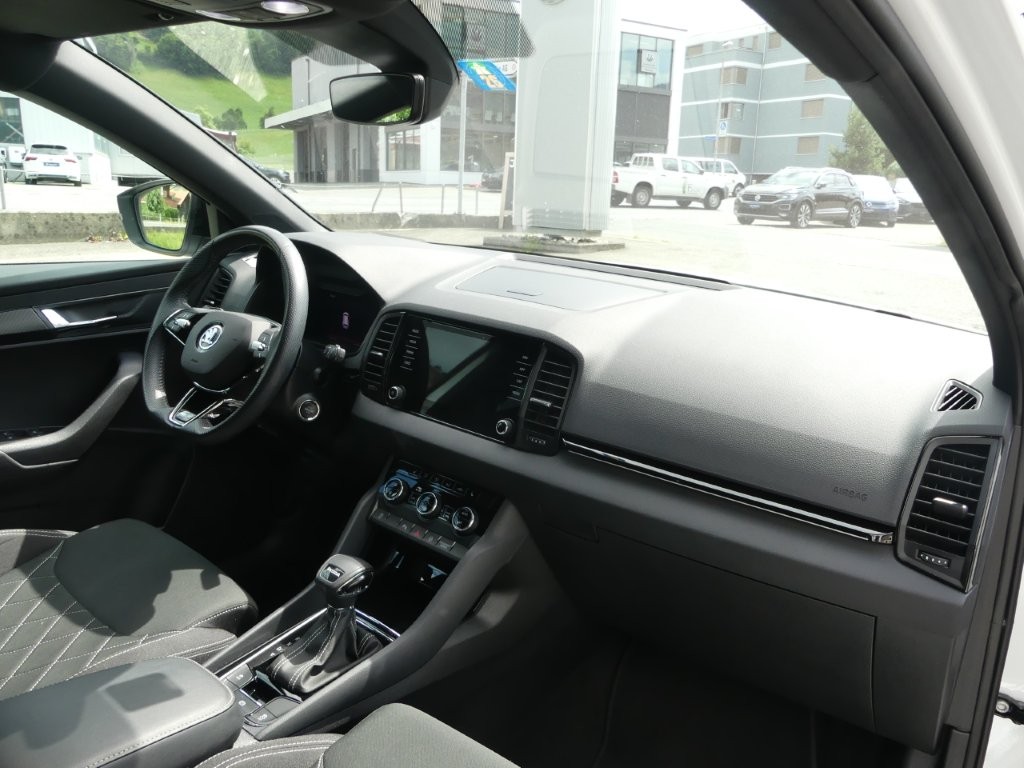 SKODA Karoq 1.5 TSI SportLine DSG-image-8
