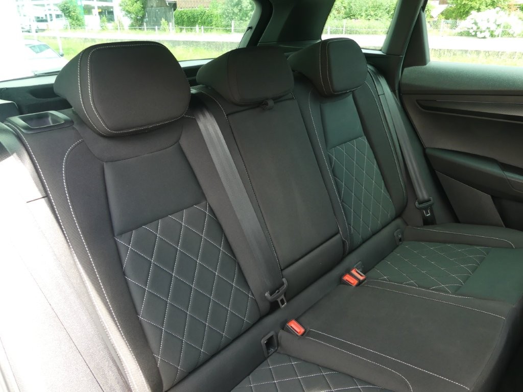 SKODA Karoq 1.5 TSI SportLine DSG-image-12