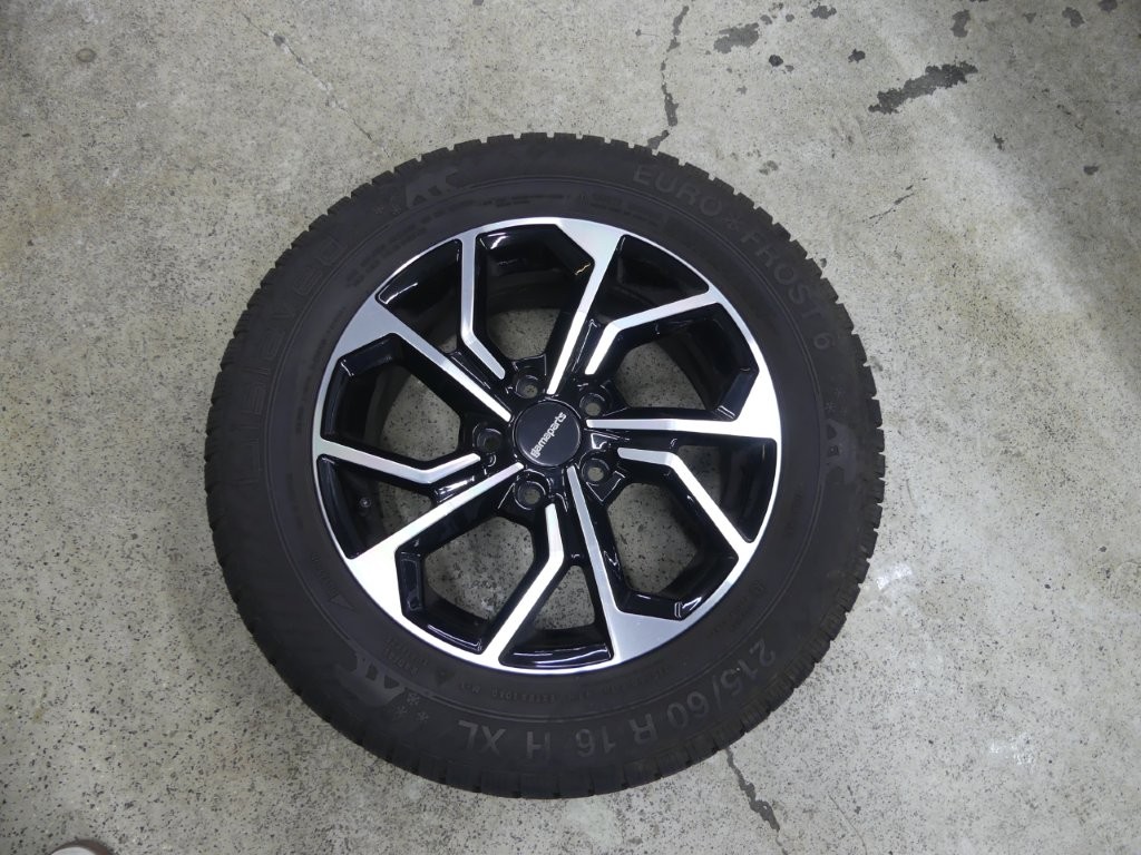 SKODA Karoq 1.5 TSI SportLine DSG-image-13