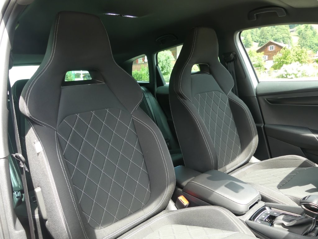 SKODA Karoq 1.5 TSI SportLine DSG-image-10