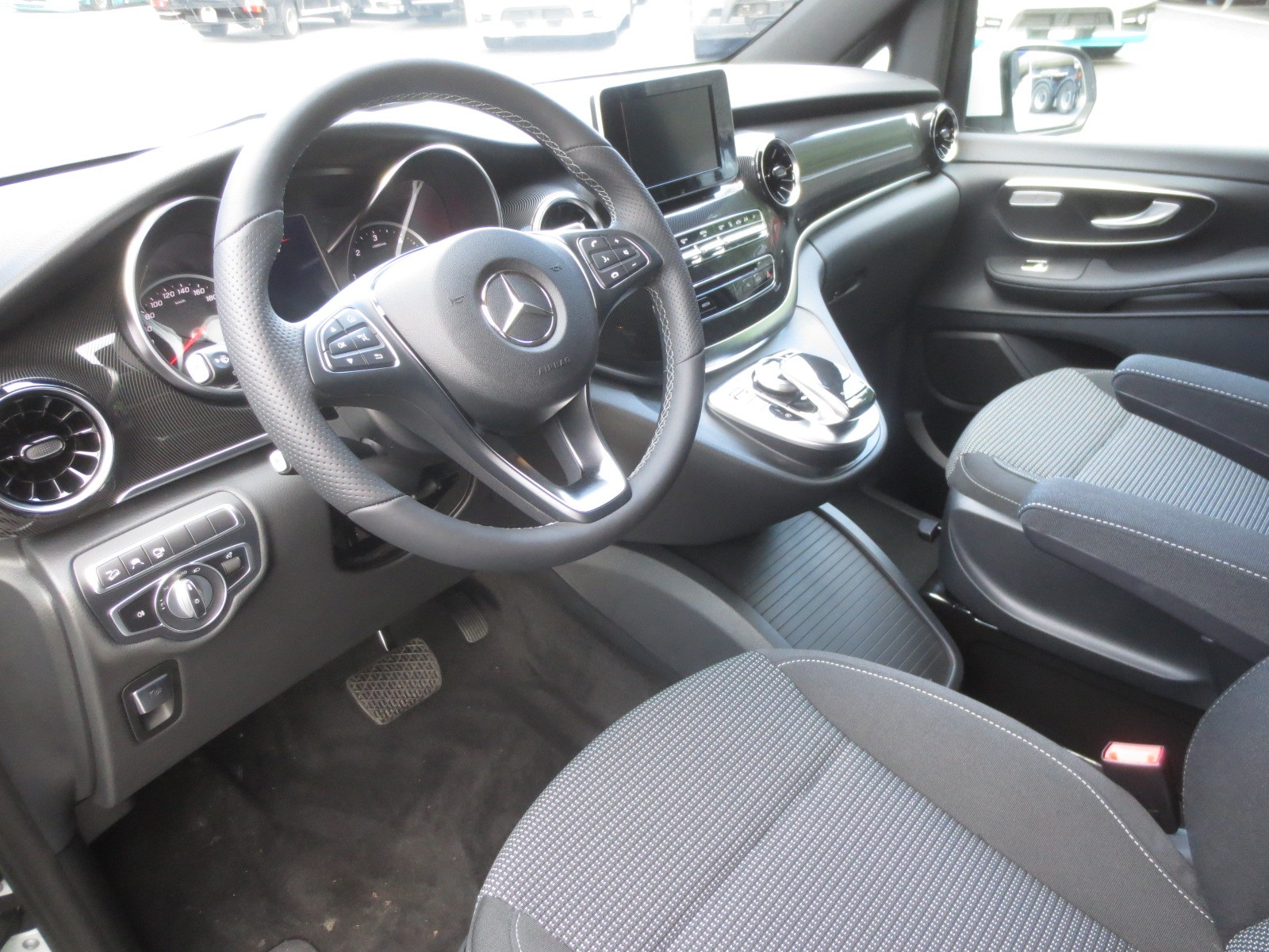 MERCEDES-BENZ V 250 d Trend lang 4matic-image-2