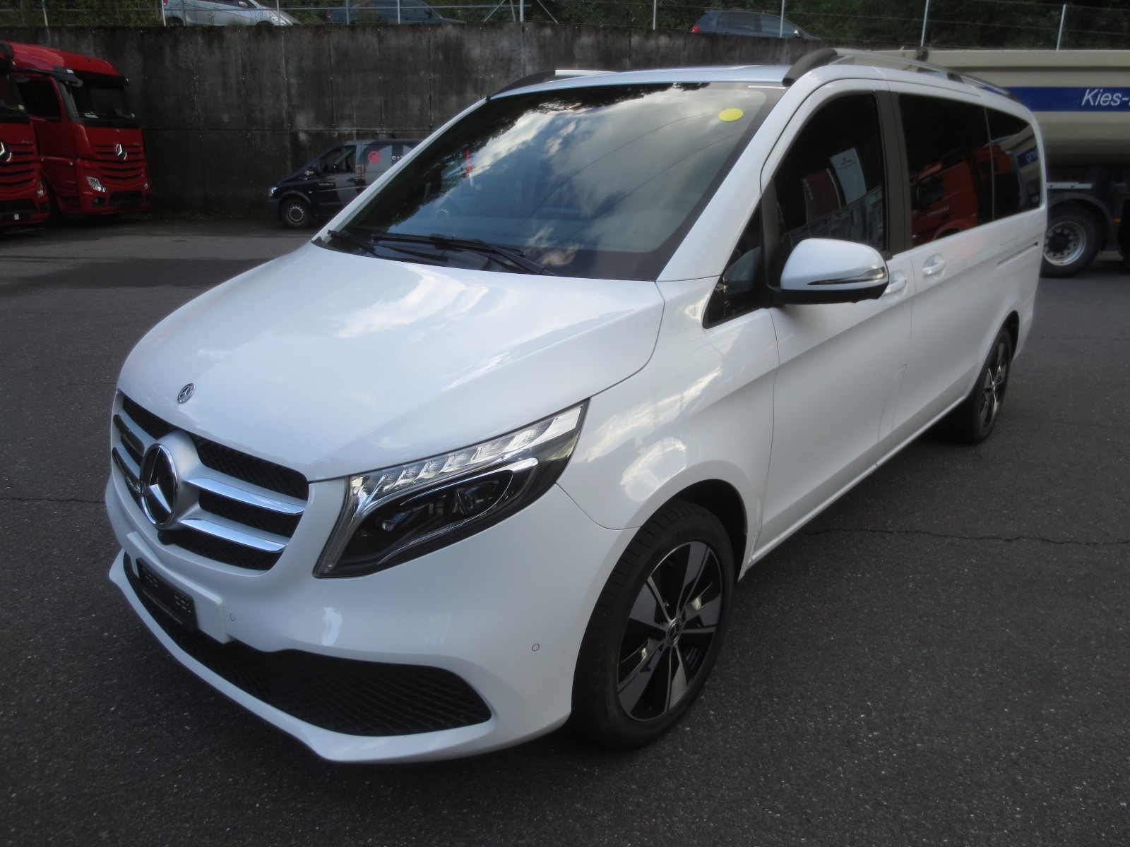 MERCEDES-BENZ V 250 d Trend lang 4matic-image-0