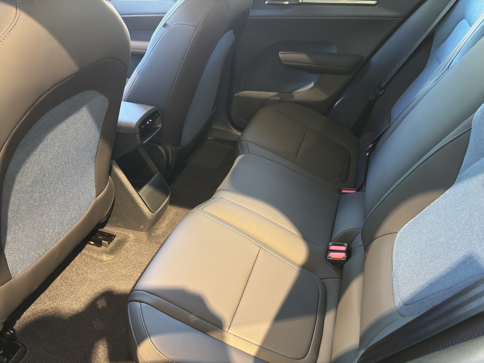 VOLVO EX30 CC E60 Twin Performance AWD-image-3