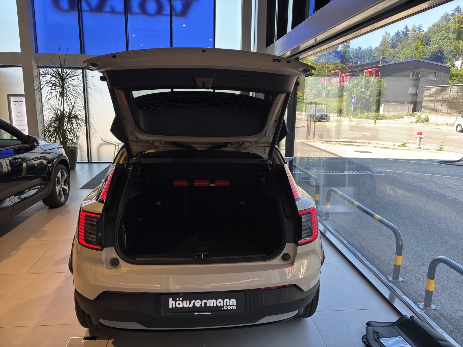 VOLVO EX30 CC E60 Twin Performance AWD-image-9