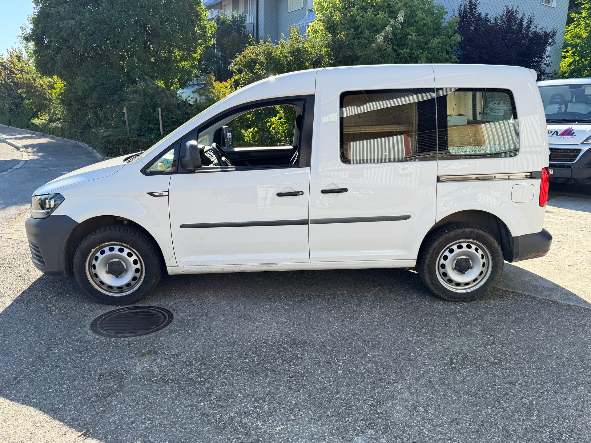 VW Caddy 2.0TDI 4Motion BlueMotion Technology-image-5