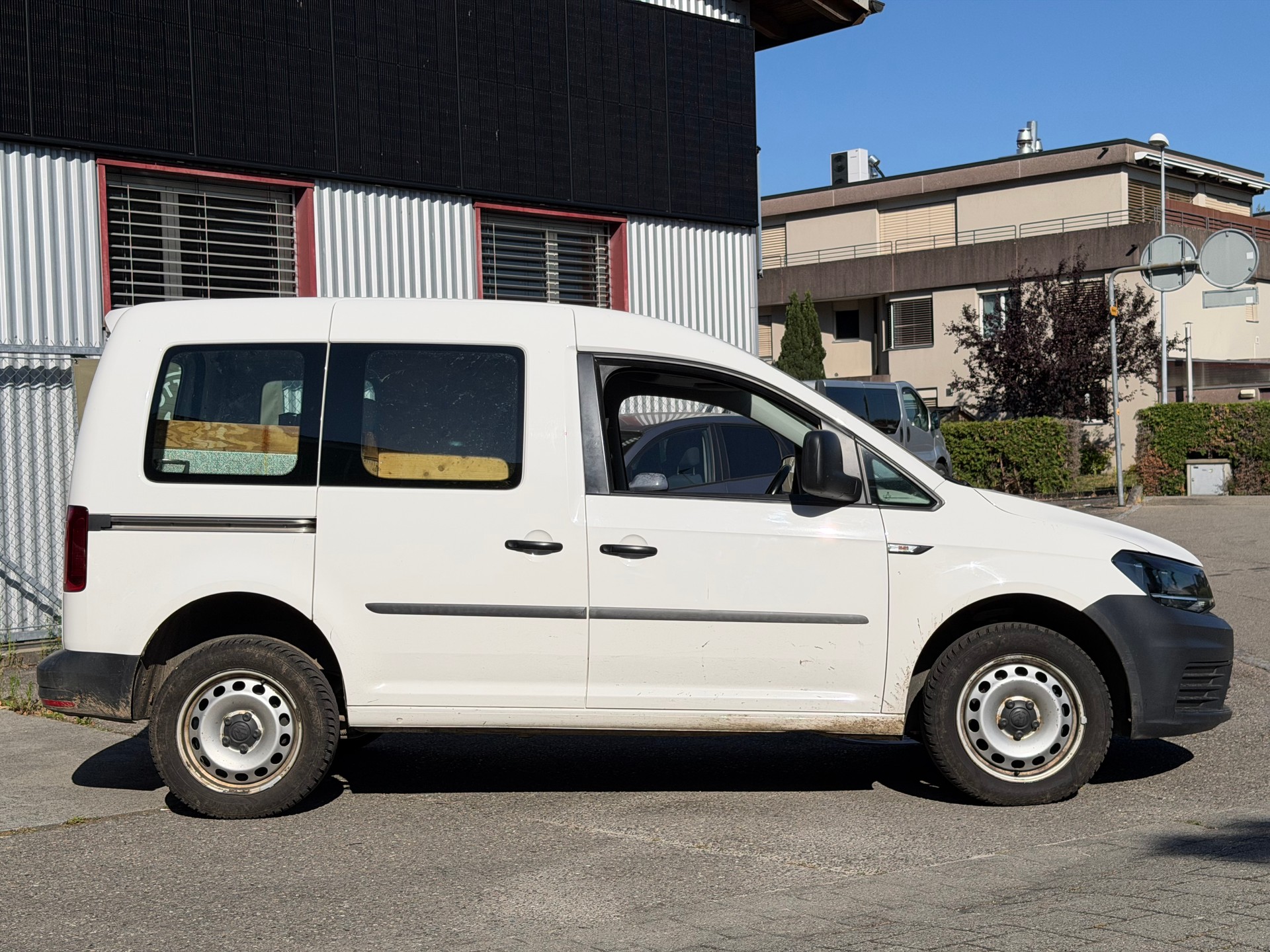 VW Caddy 2.0TDI 4Motion BlueMotion Technology-image-1