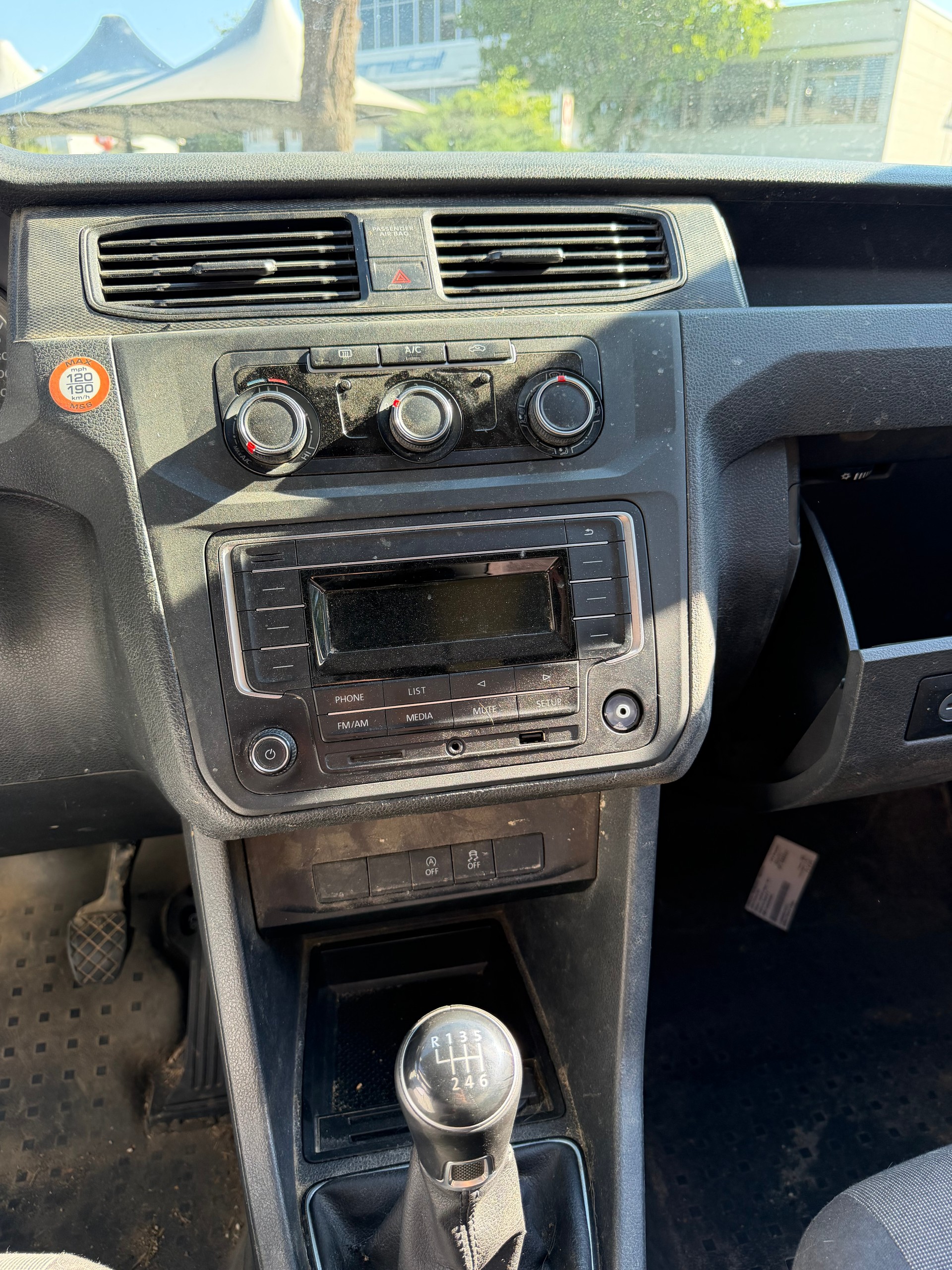VW Caddy 2.0TDI 4Motion BlueMotion Technology-image-13