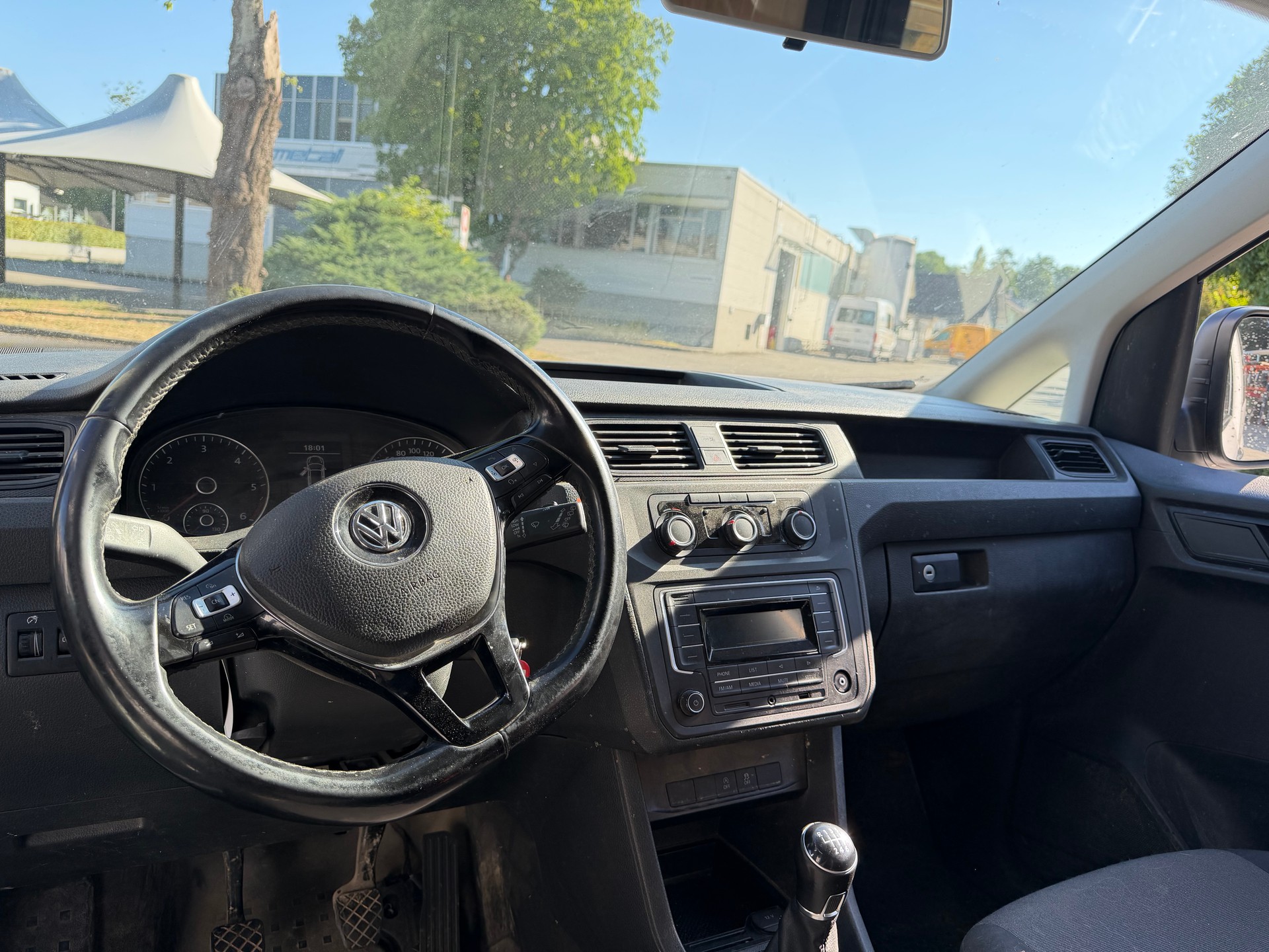 VW Caddy 2.0TDI 4Motion BlueMotion Technology-image-8
