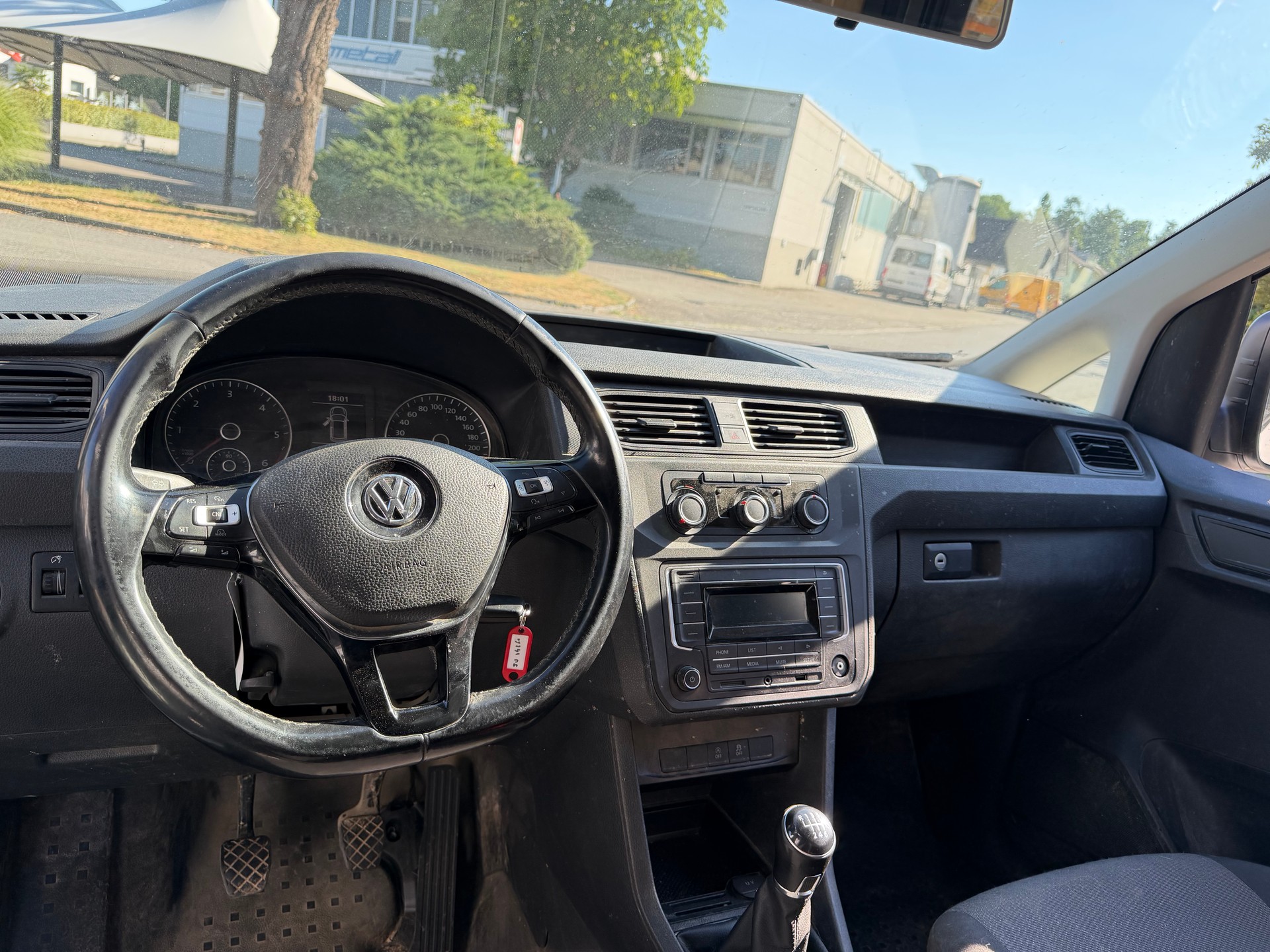 VW Caddy 2.0TDI 4Motion BlueMotion Technology-image-9