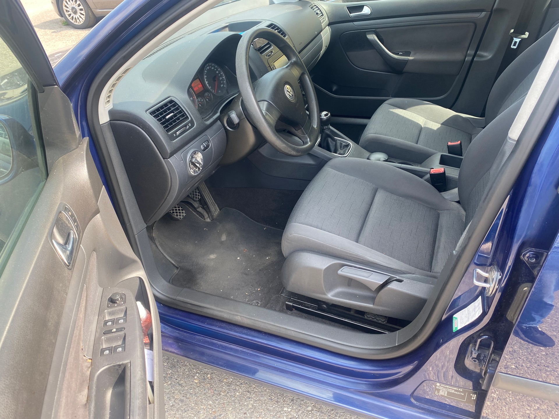 VW Golf 1.6 FSI Trendline-image-6