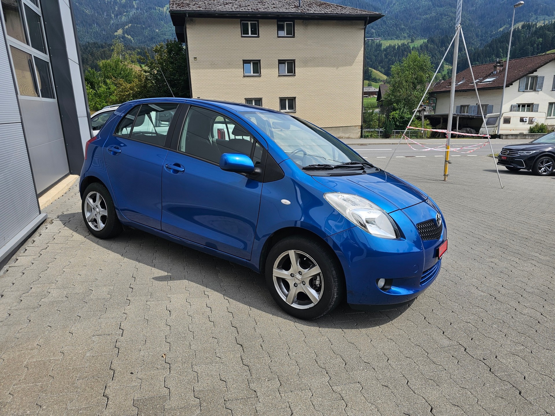 TOYOTA Yaris 1.3 City-image-3