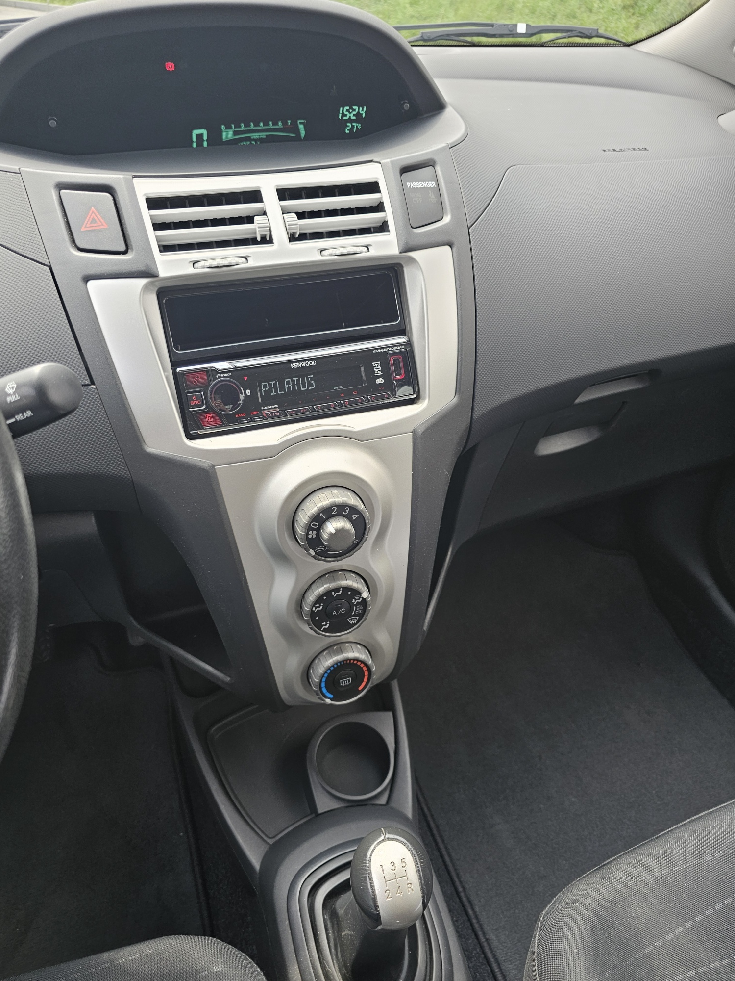 TOYOTA Yaris 1.3 City-image-6